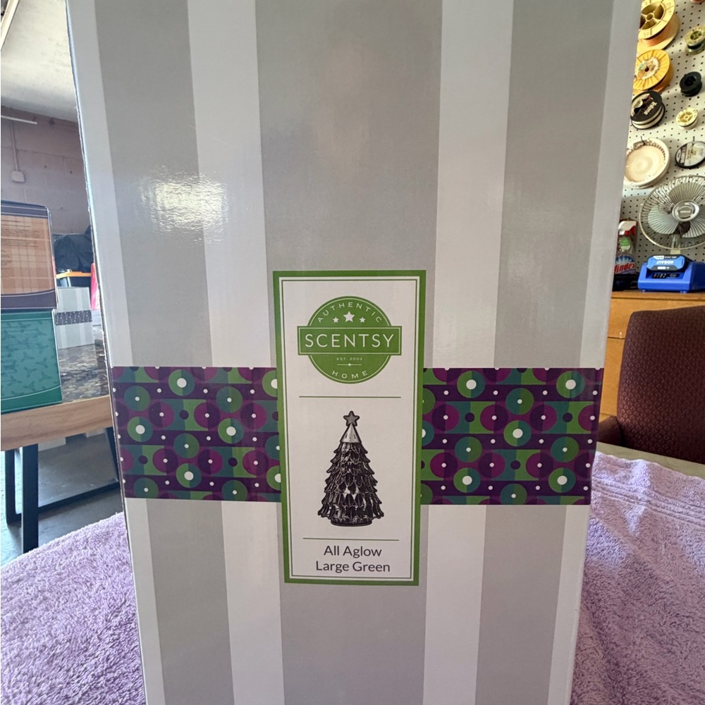 Scentsy All Aglow Green Large Tree